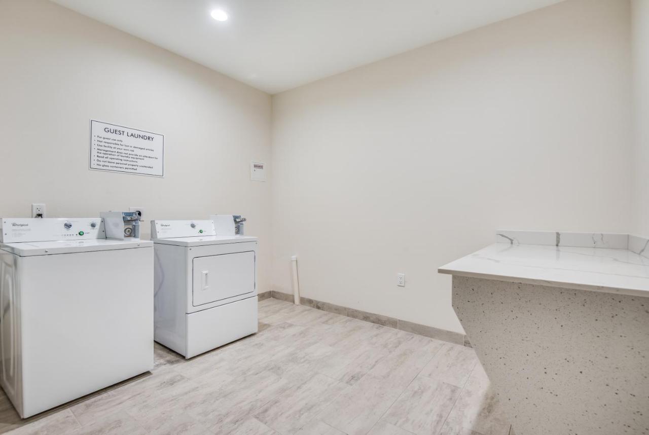Americas Best Value Inn & Suites Houston At Hwy 6 Exterior foto